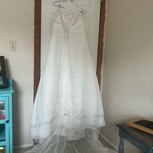 David’s Bridal White Strapless Wedding Dress